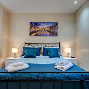  Apartment Golden House
