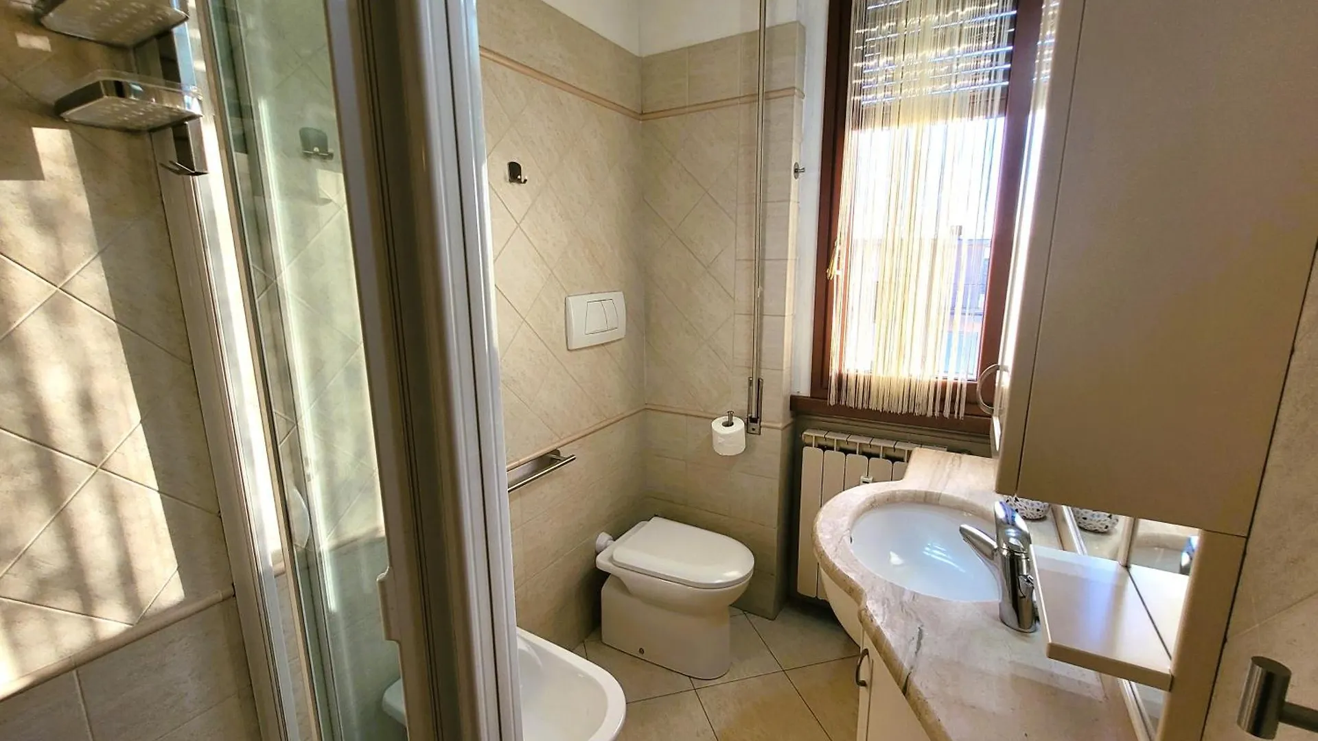 Firenze Home Away - Pape'S Cozy Apartment, Near Airport - 14 Min From City Center-10 Minutes Walk From The Baker Hughes Florence
