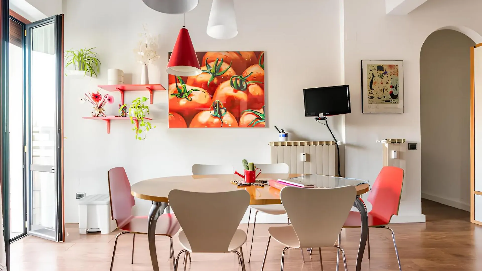 Firenze Home Away - Pape\'S Cozy Apartment, Near Airport - 14 Min From City Center-10 Minutes Walk From The Baker Hughes location